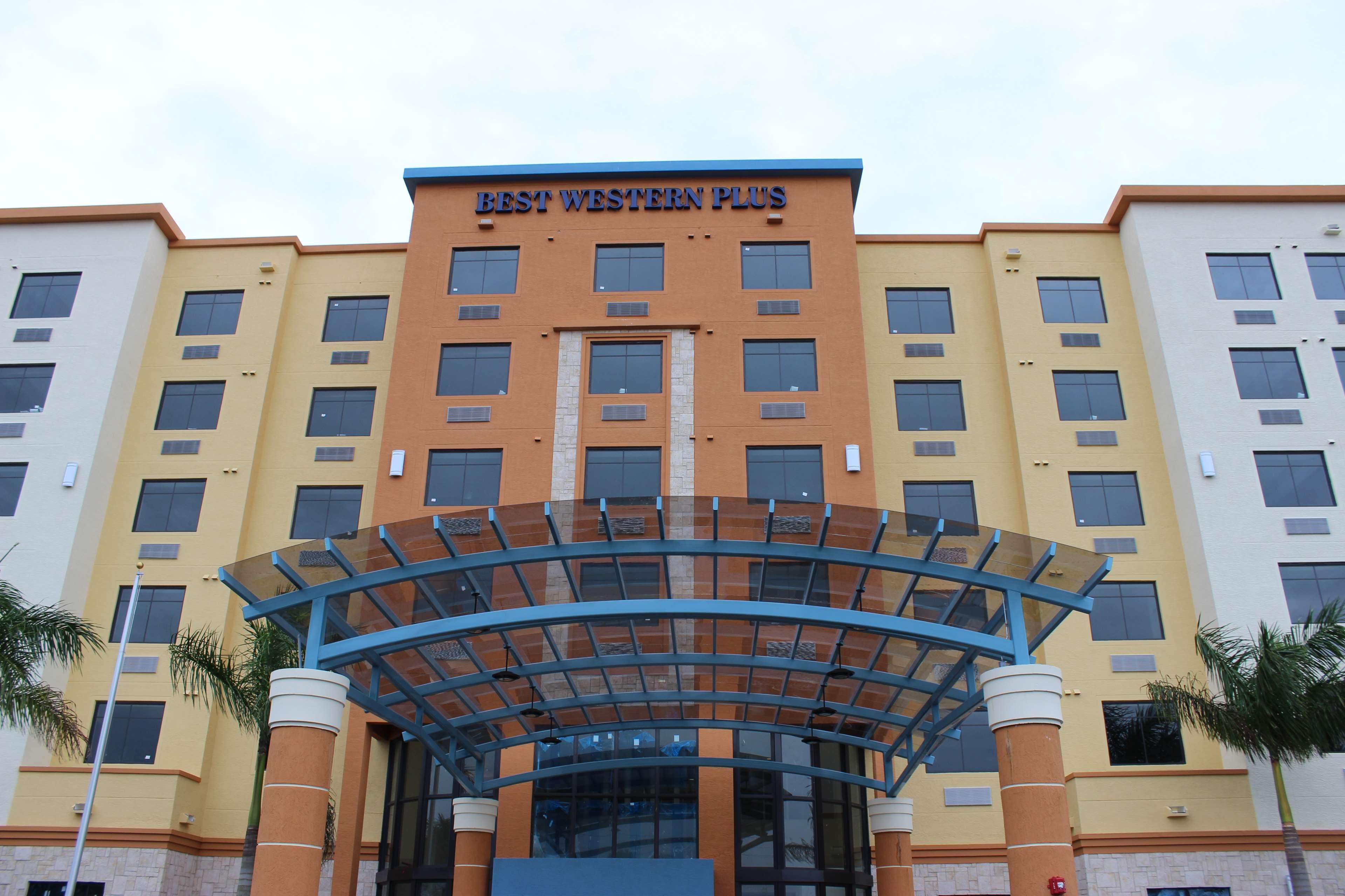 Best Western Plus Miami Executive Airport Hotel And Suites Country Walk Eksteriør billede